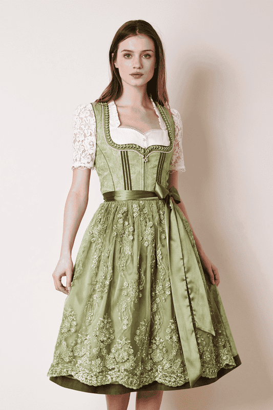 Das elegante Dirndl Gesia besticht mit einer bestickten Schürze auf dem ornamentenreichen Dirndlkleid. Abgerundet wird das zarte Dirndl durch seinen perlenbestickten Ausschnitt und mit einem besonderen Reißverschlussanhänger.