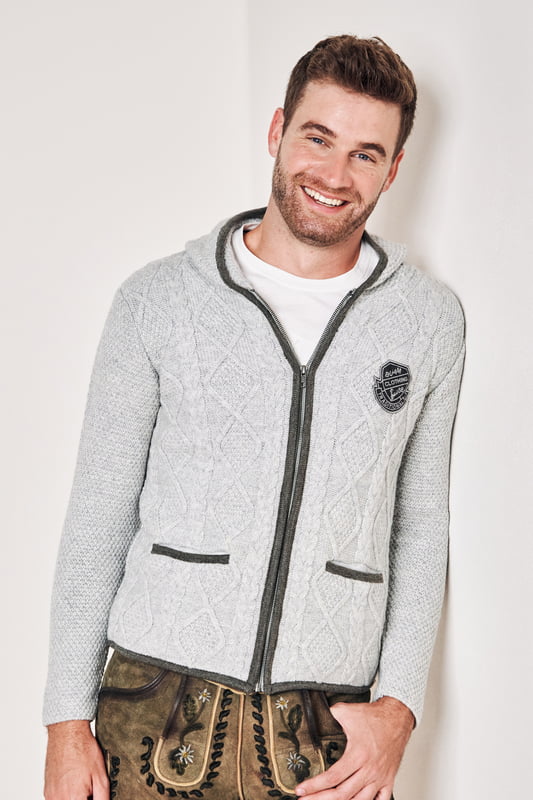 Stylische Trachtenjacke. Der Strickhoodie Thore wirkt lässig und kann hervorragend zur Lederhose und dem Hemd kombiniert werden. Das vielseitige Design ermöglicht aber auch das kombinieren zum Freizeit-Look.