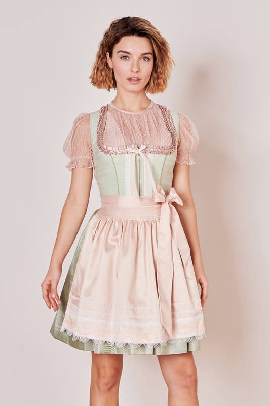 Bezaubernd und traditionell präsentiert sich das Dirndl Rina. Der dezente Look des Dirndlkleides