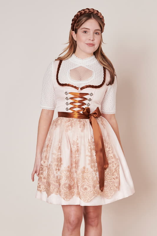 Entdecke das moderne Dirndl Kamilla