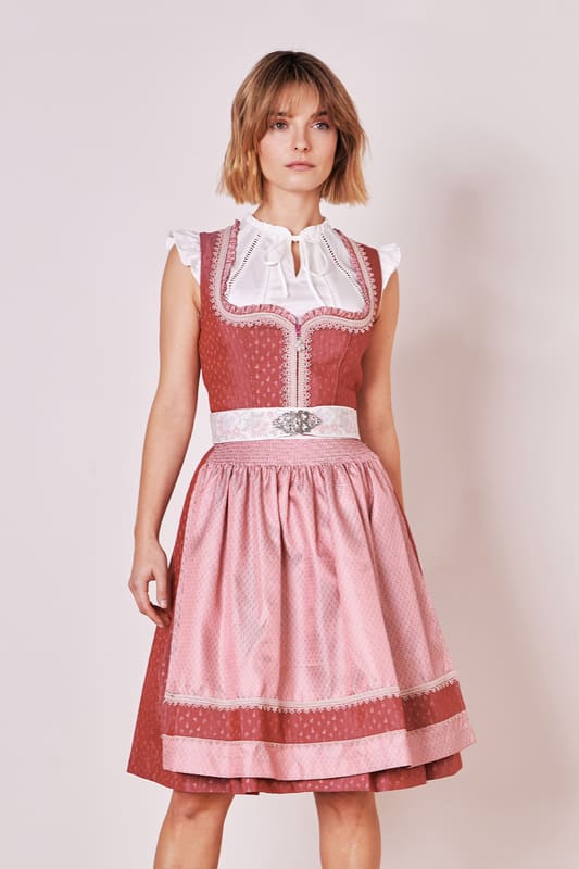 Lasse dich von dem stilvollen Dirndl Prunella mit einer Rocklänge von 60cm