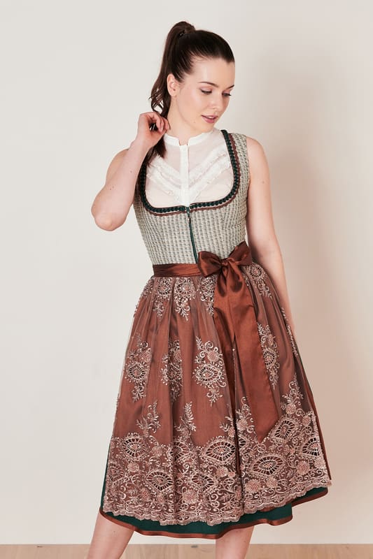 Das Dirndl Asteria überzeugt durch seinen modernen Look