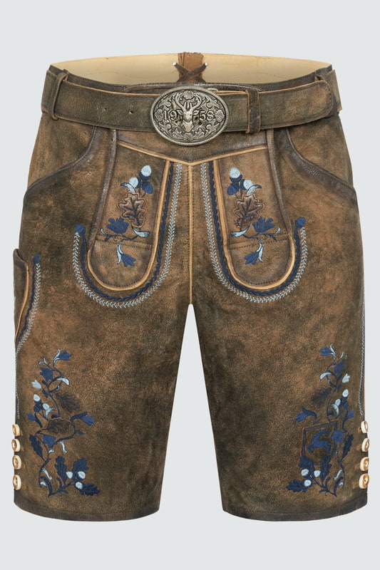 Stylische Lederhose mit Stick. Die Lederhose Azzuro überzeugt durch eine aufwendige Stickerei. Hier zieren Blütenranken die Beine. Ein passender Ledergürtel rundet das lässige Outfit ab. Die Lederhose Azzuro wird aus hochwertigem Ziegen-Veloursleder gewonnen.