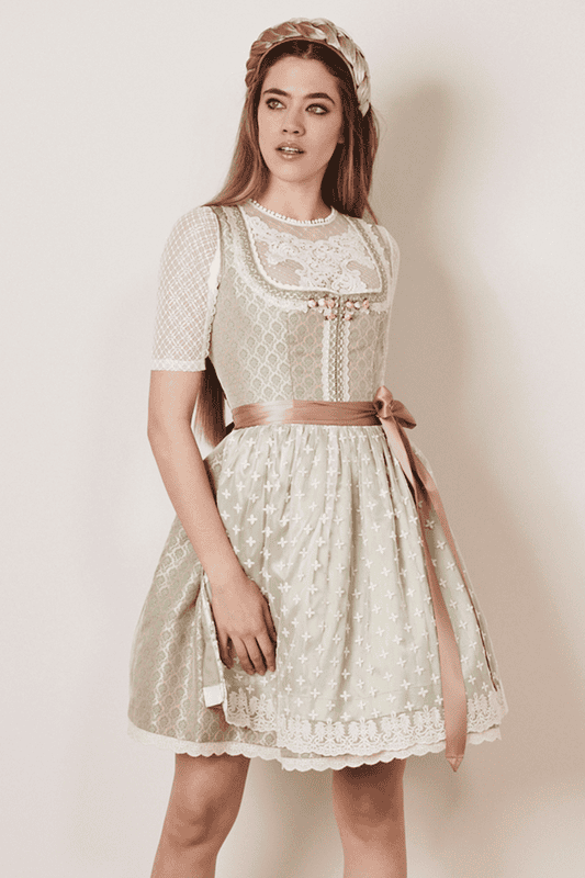 Das Dirndl My Love begeistert durch einen sehr romantischen Look in sanften Farben. Eine leichte Schürze mit feiner Spitze