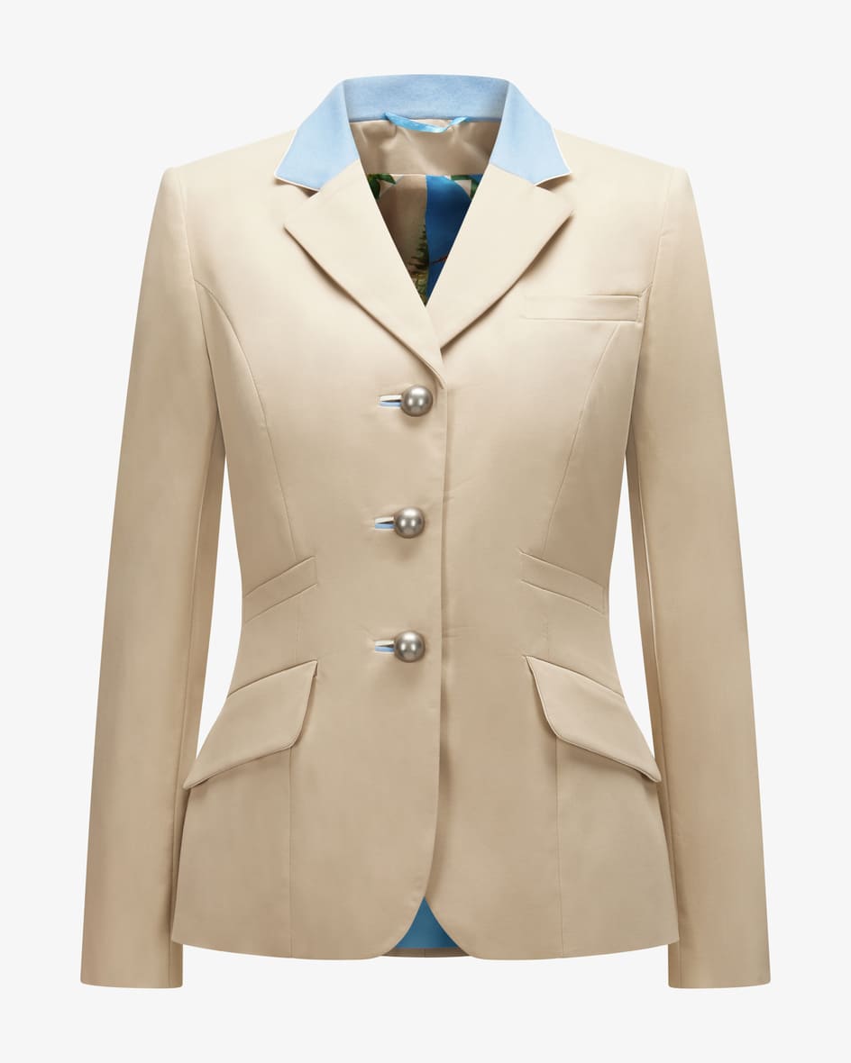 Hannover Trachten-Blazer für Damen von Stajan in Beige und Hellblau. Made inAustria – Aus angenehmer Baumwoll-Qualität gefertigt